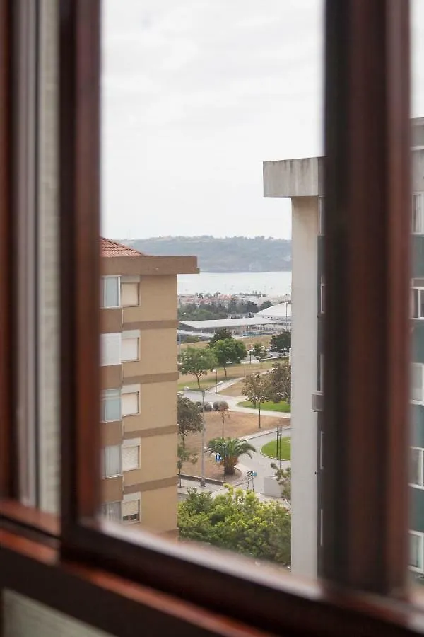 Alface Room Lisboa Δωμάτια σε οικογενειακή κατοικία
